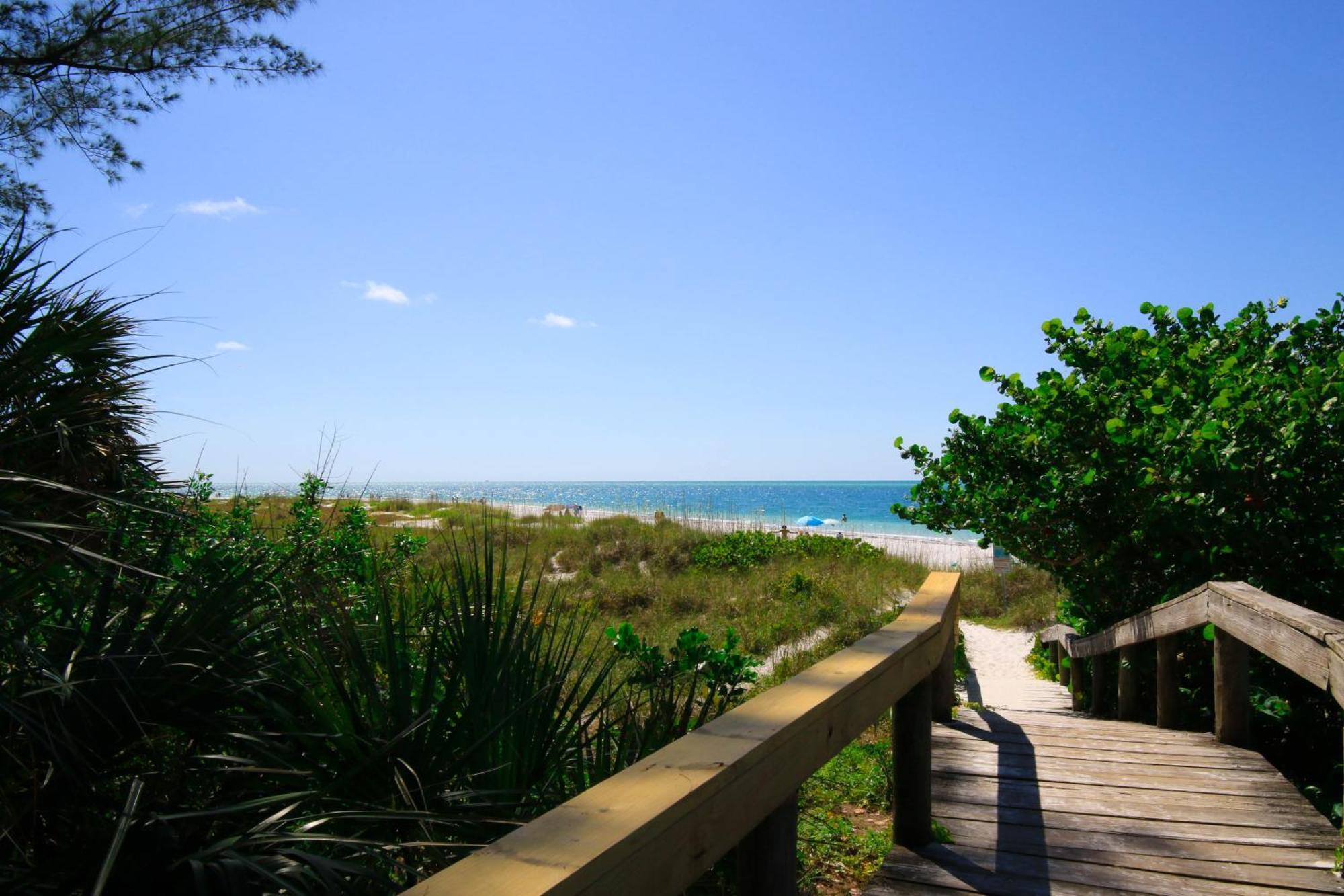 Anna Maria Island Runaway Tropical Dream-One Minute Walk To The Beach-Heated Pool Bradenton Beach Eksteriør bilde