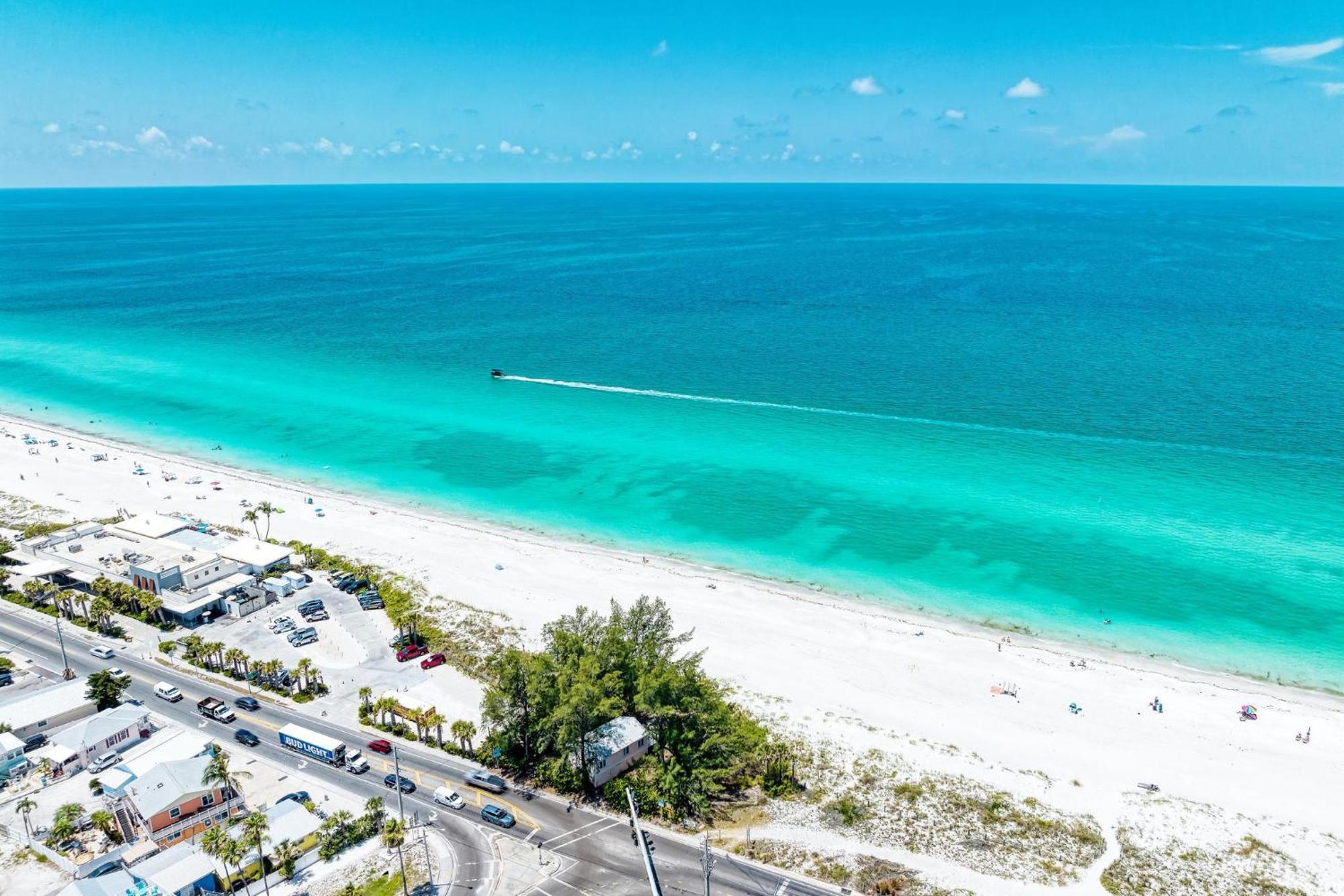 Anna Maria Island Runaway Tropical Dream-One Minute Walk To The Beach-Heated Pool Bradenton Beach Eksteriør bilde