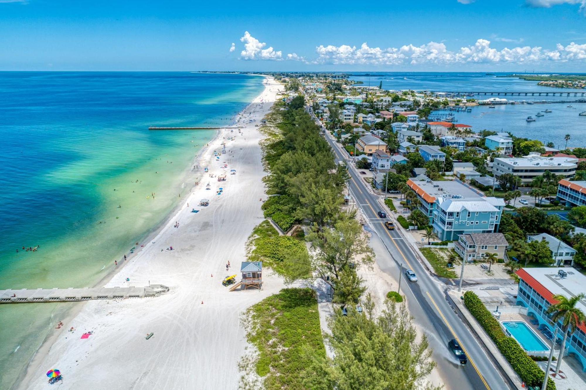 Anna Maria Island Runaway Tropical Dream-One Minute Walk To The Beach-Heated Pool Bradenton Beach Eksteriør bilde
