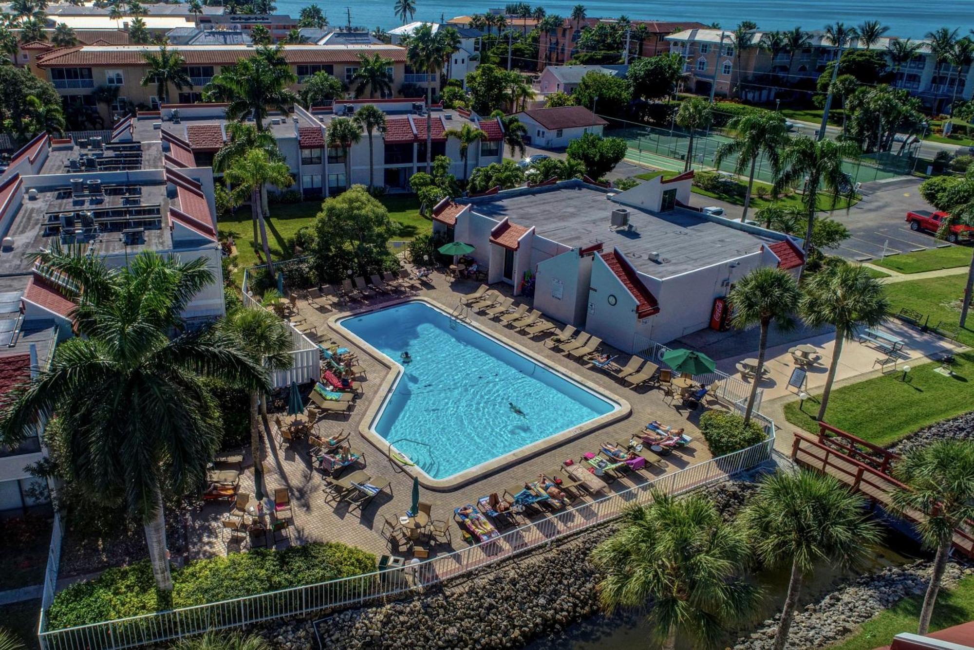 Anna Maria Island Runaway Tropical Dream-One Minute Walk To The Beach-Heated Pool Bradenton Beach Eksteriør bilde