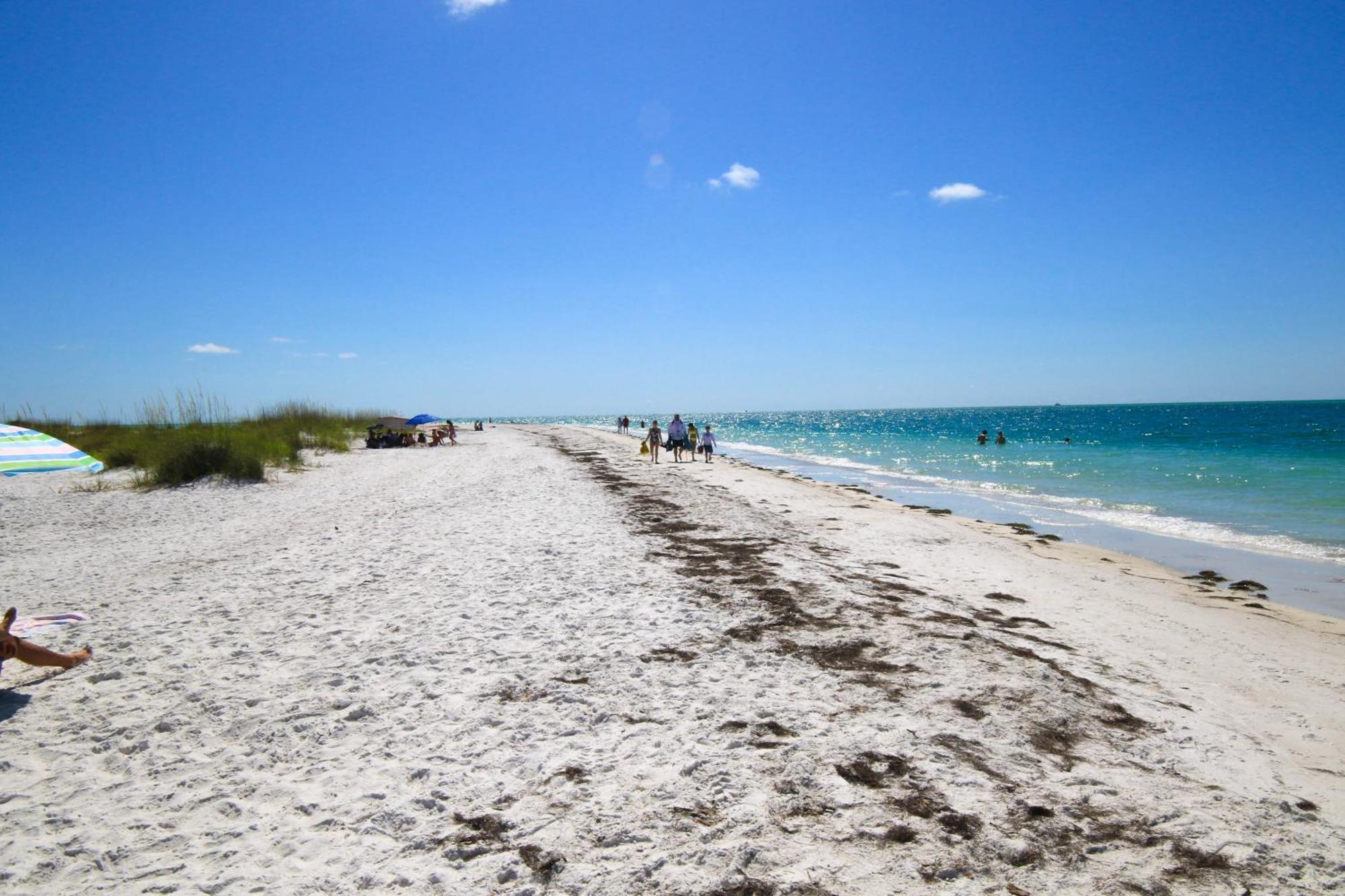 Anna Maria Island Runaway Tropical Dream-One Minute Walk To The Beach-Heated Pool Bradenton Beach Eksteriør bilde