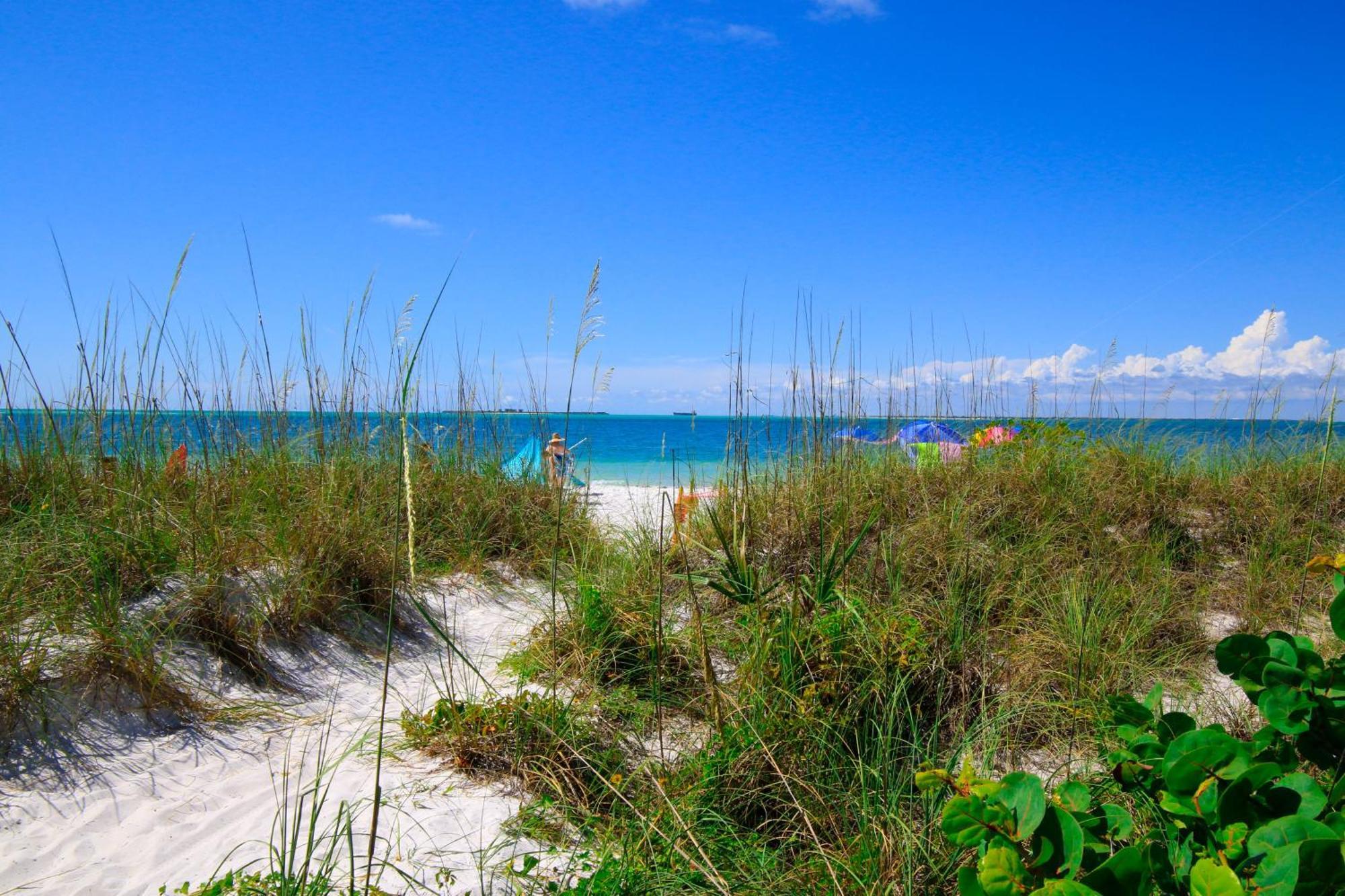Anna Maria Island Runaway Tropical Dream-One Minute Walk To The Beach-Heated Pool Bradenton Beach Eksteriør bilde