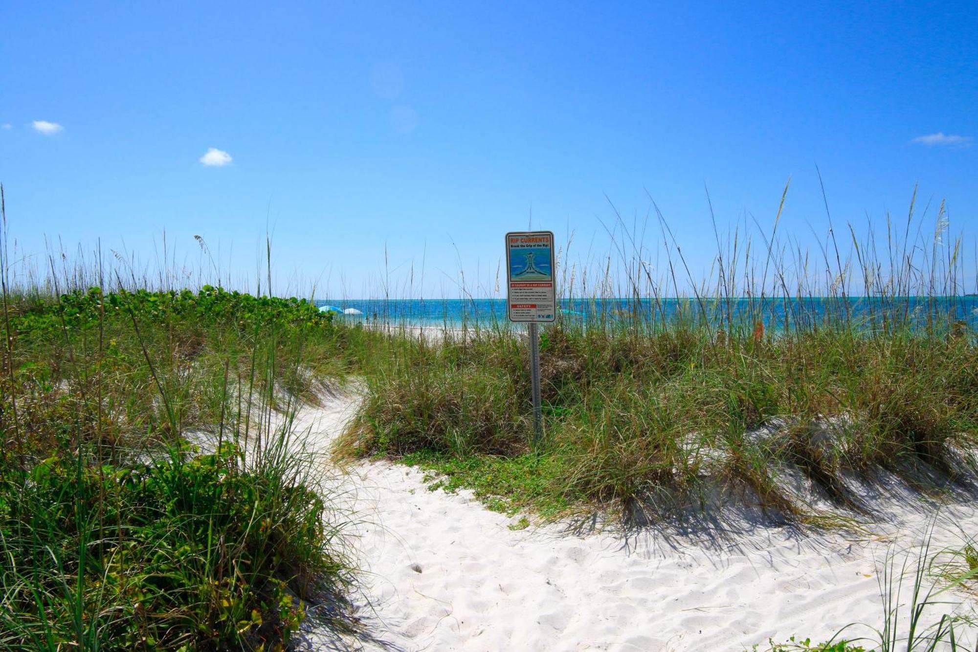 Anna Maria Island Runaway Tropical Dream-One Minute Walk To The Beach-Heated Pool Bradenton Beach Eksteriør bilde