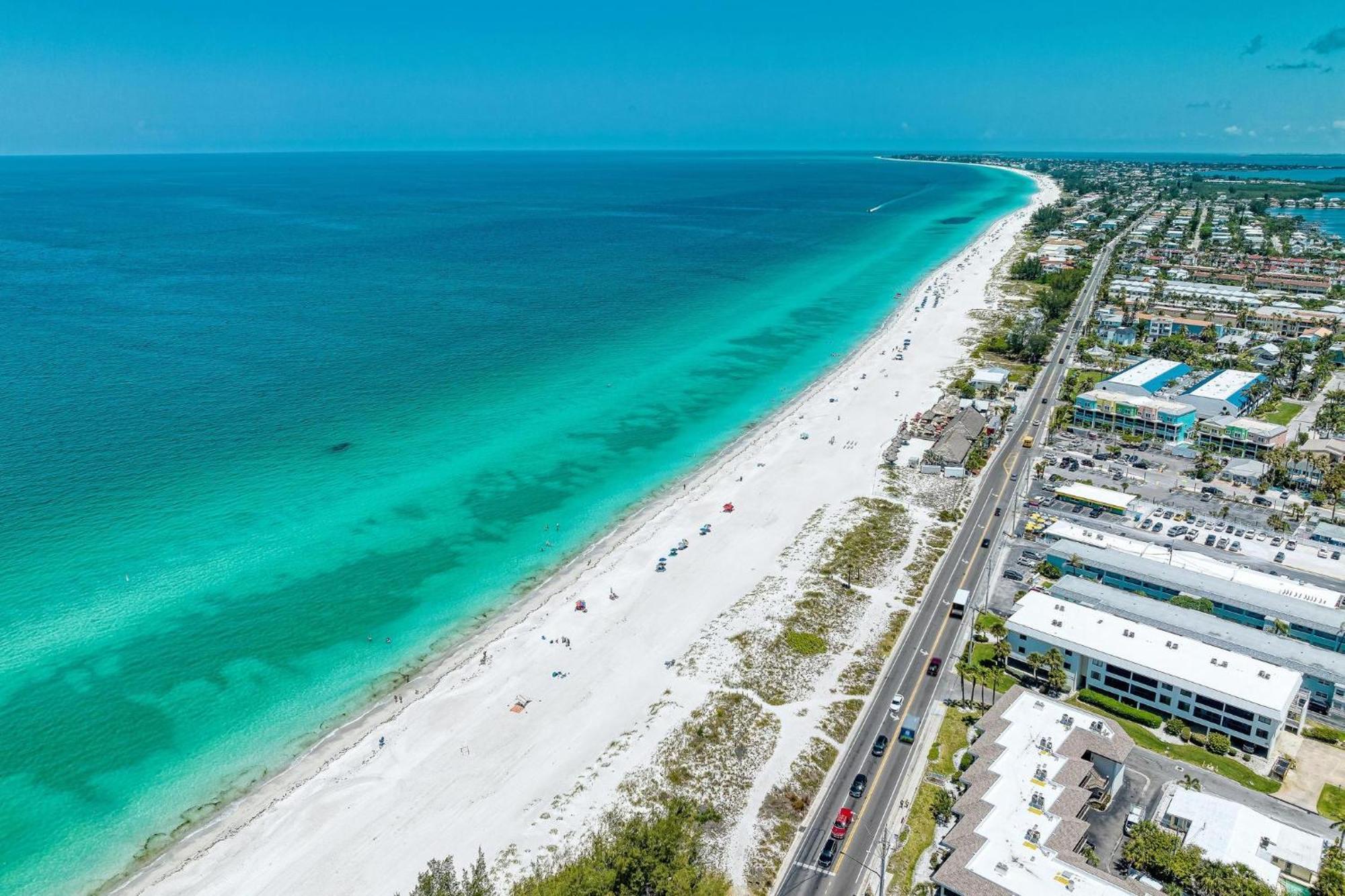 Anna Maria Island Runaway Tropical Dream-One Minute Walk To The Beach-Heated Pool Bradenton Beach Eksteriør bilde