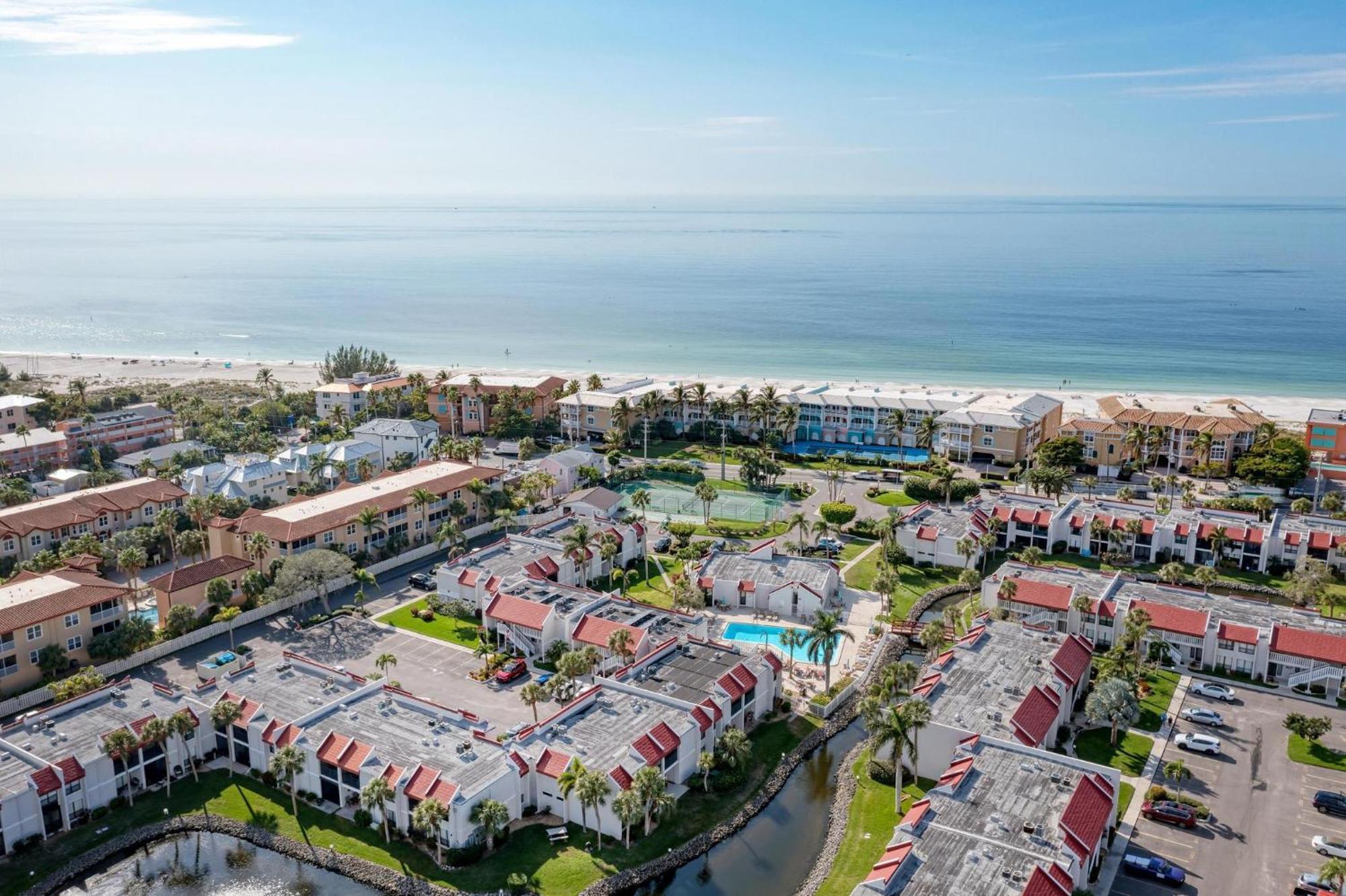 Anna Maria Island Runaway Tropical Dream-One Minute Walk To The Beach-Heated Pool Bradenton Beach Eksteriør bilde