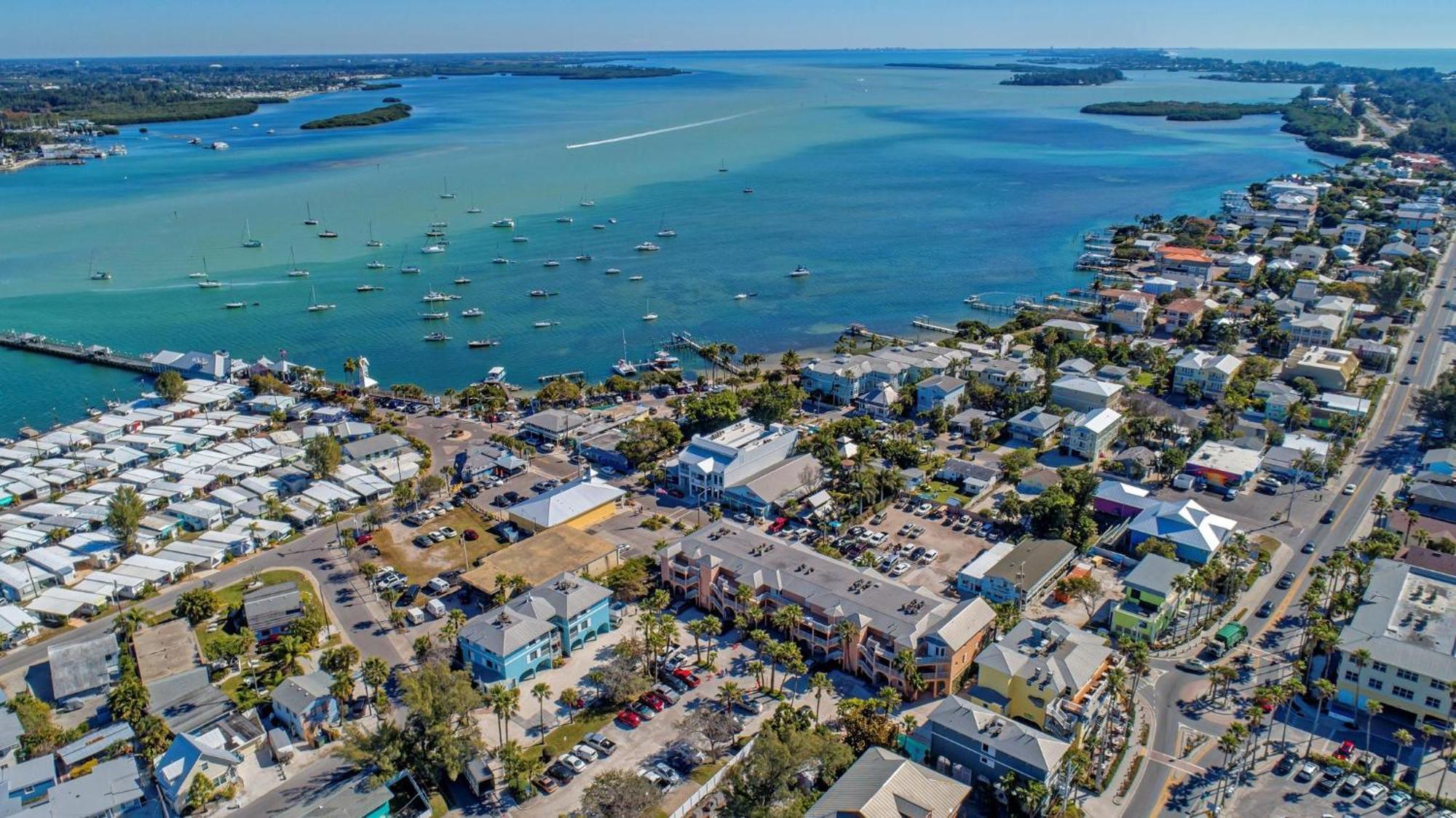 Anna Maria Island Runaway Tropical Dream-One Minute Walk To The Beach-Heated Pool Bradenton Beach Eksteriør bilde