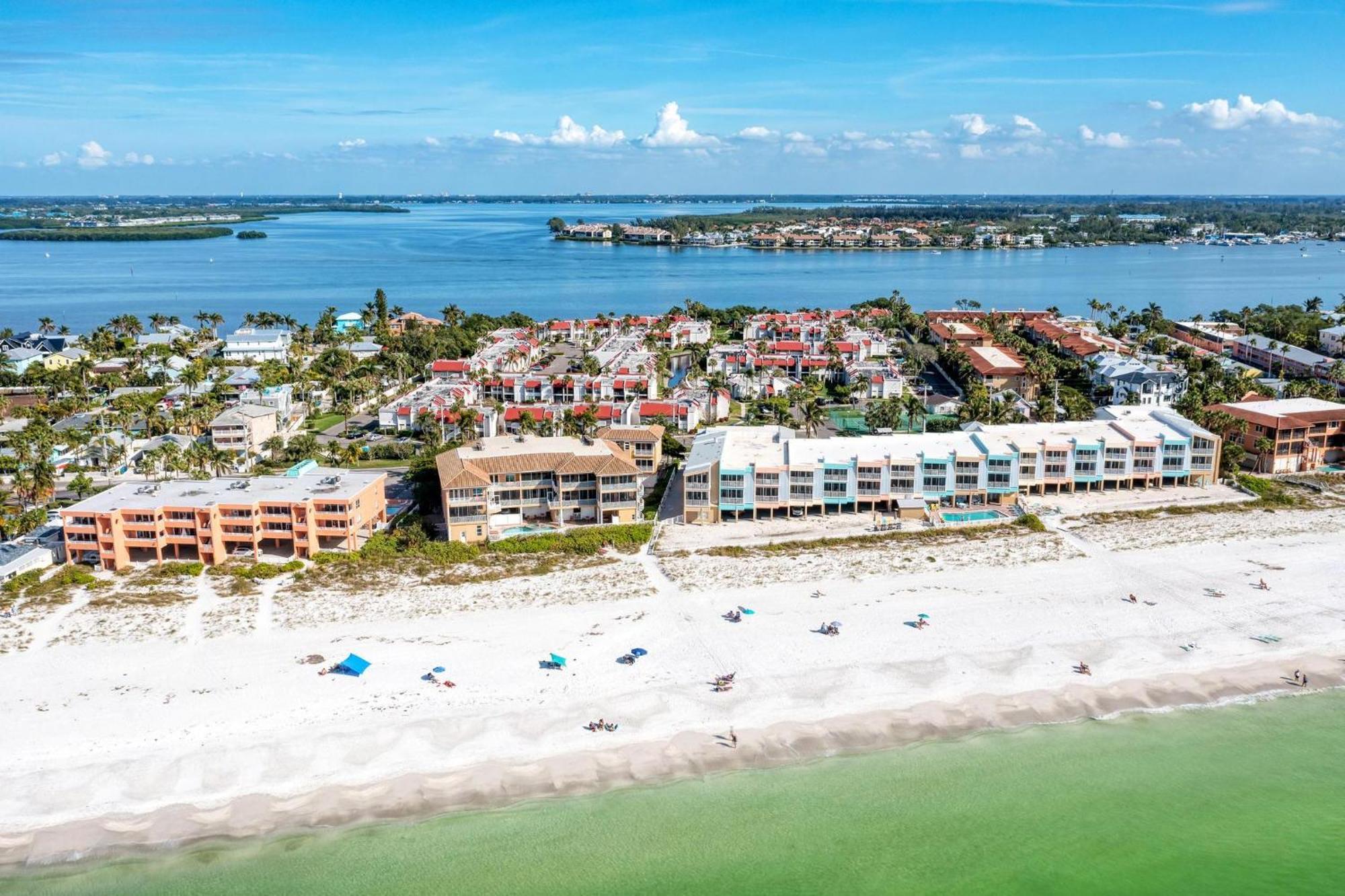 Anna Maria Island Runaway Tropical Dream-One Minute Walk To The Beach-Heated Pool Bradenton Beach Eksteriør bilde