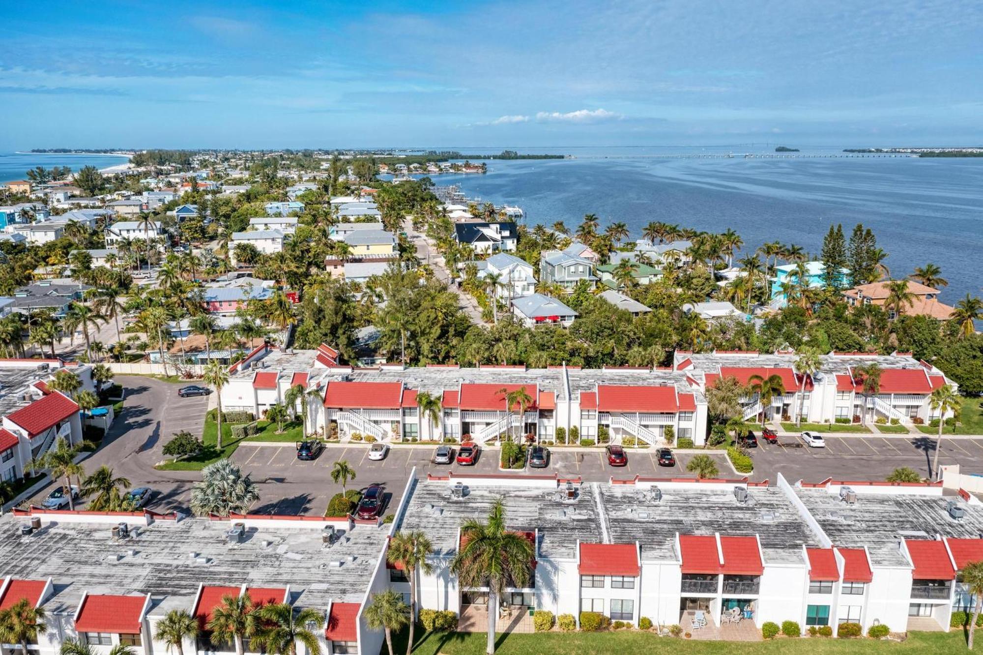 Anna Maria Island Runaway Tropical Dream-One Minute Walk To The Beach-Heated Pool Bradenton Beach Eksteriør bilde